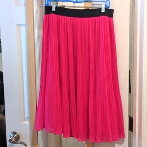 TORRID hot pink pleated skirt